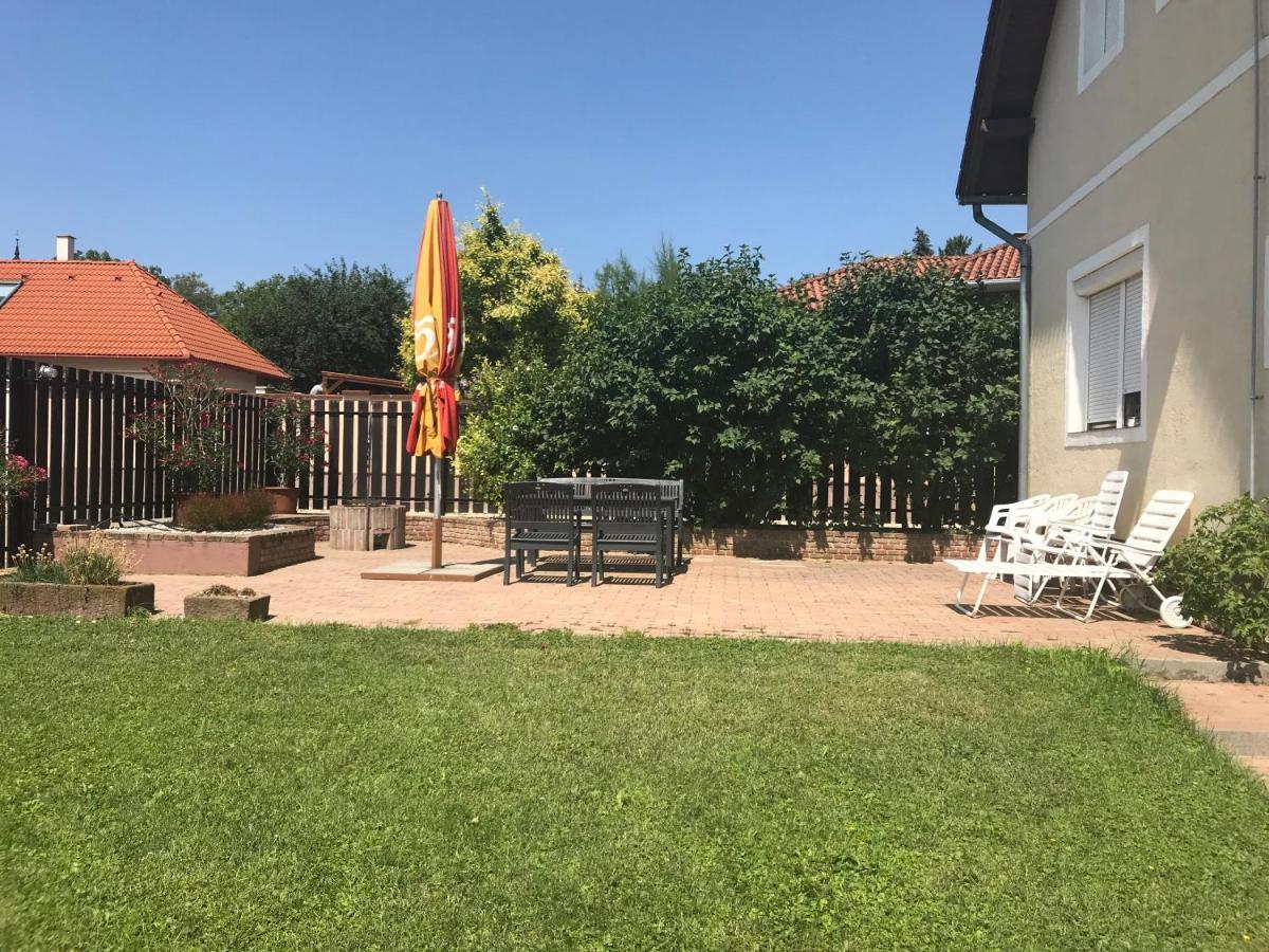 Márta Apartman Balatonalmádi Exterior foto