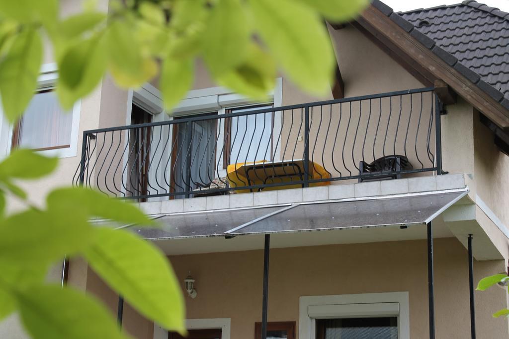 Márta Apartman Balatonalmádi Exterior foto