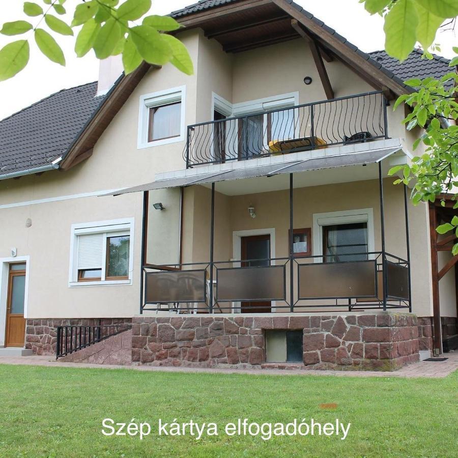 Márta Apartman Balatonalmádi Exterior foto